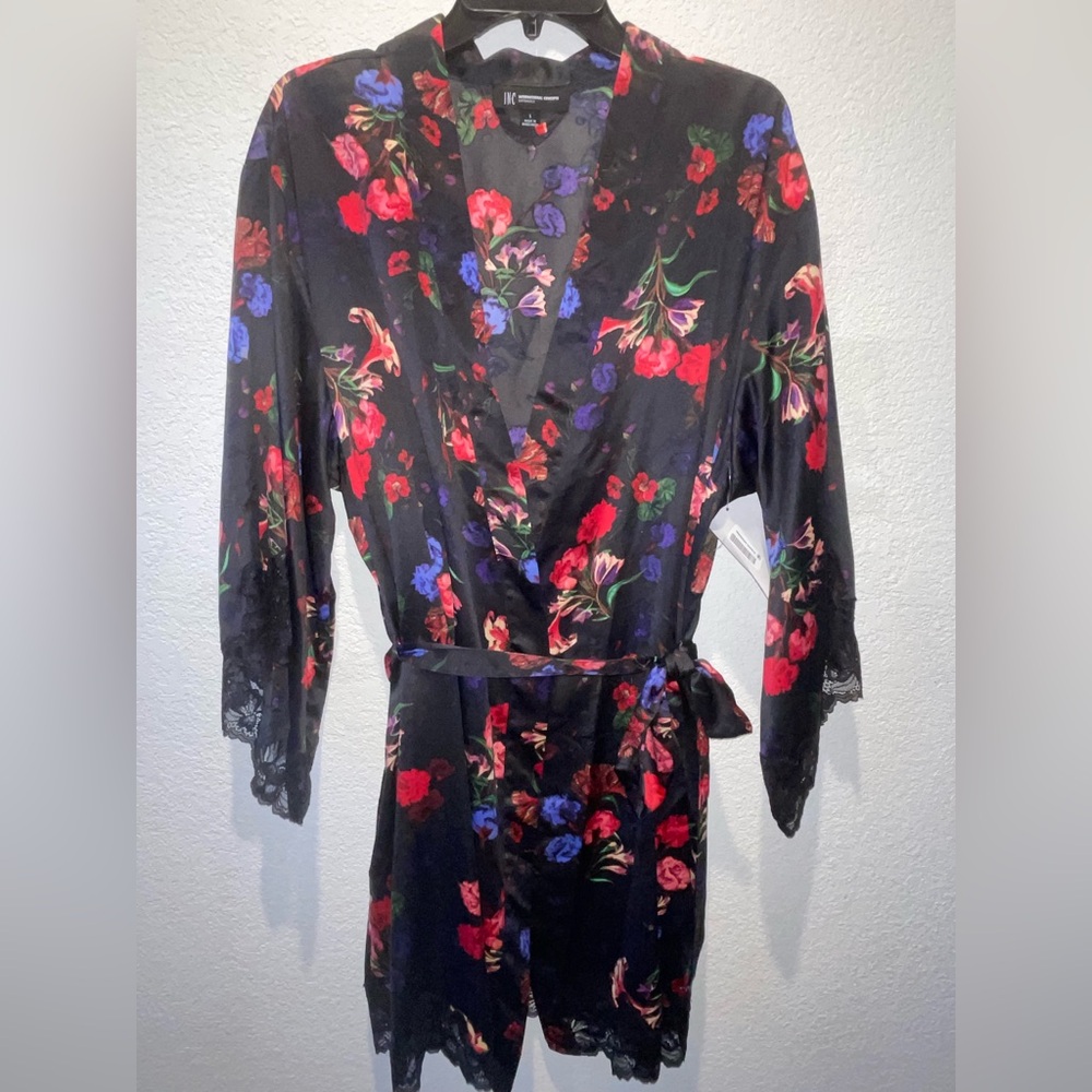 I.N.C. International Concepts
Women's Floral Wrap Robe, Large - Picture 2 of 6